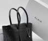 Женская кожаная сумка Alaia черная с перфорацией 20х13,5х10 2025
