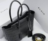 Женская кожаная сумка Alaia черная с перфорацией 20х13,5х10 2025