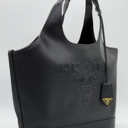 Женская кожаная сумка Prada 34х23х16 черная 2025