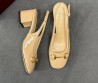 Женские кожаные туфли Gucci бежевые лакированные с пряжкой 2025