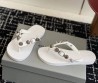 Женские резиновые шлепанцы Balenciaga белые с металлическими украшениями 2025