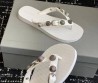 Женские резиновые шлепанцы Balenciaga белые с металлическими украшениями 2025