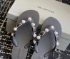 Женские резиновые шлепанцы Balenciaga черные с металлическими украшениями 2025