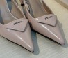 Женские кожаные туфли Prada бежевые каблук 8 см 2025