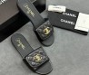 Женские кожаные шлепанцы Chanel черные с замочком 2025