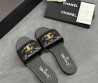Женские кожаные шлепанцы Chanel черные с замочком 2025