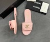 Женские кожаные шлепанцы Chanel розовые с замочком 2025