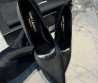 Женские атласные туфли Saint Laurent черные каблук 10 см 2025