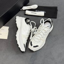 Женские комбинированные кроссовки Chanel белые глянцевые 2025