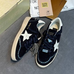 Женские замшевые кроссовки Golden Goose Ball Star черные со стразами 2025