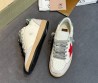 Женские кожаные кроссовки Golden Goose Ball Star белые с красной звездой 2025