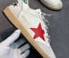 Женские кожаные кроссовки Golden Goose Ball Star белые с красной звездой 2025