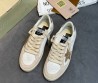 Женские кожаные кроссовки Golden Goose Ball Star белые с бежевым с золотой звездой 2025