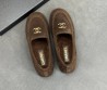 Женские замшевые лоферы Chanel коричневые с мехом 2025
