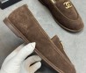 Женские замшевые лоферы Chanel коричневые с мехом 2025