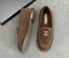 Женские замшевые лоферы Chanel коричневые с мехом 2025