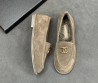 Женские замшевые лоферы Chanel серо-коричневые с мехом 2025