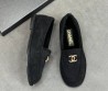 Женские замшевые лоферы Chanel черные с мехом 2025