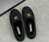 Женские замшевые лоферы Chanel черные с мехом 2025