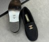 Женские замшевые лоферы Chanel черные с мехом 2025