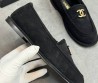 Женские замшевые лоферы Chanel черные с мехом 2025
