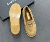 Женские замшевые лоферы Chanel бежевые с мехом 2025