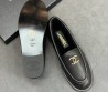 Женские кожаные лоферы Chanel черные с мехом 2025