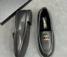 Женские кожаные лоферы Chanel черные с мехом 2025