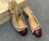Женские кожаные туфли Valentino бежевые с открытой пяткой 2025