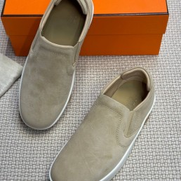 Мужские замшевые слипоны Hermes Lucky бежевые 2025