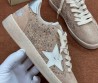 Женские замшевые кроссовки Golden Goose Ball Star бежевые со стразами 2025