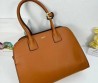 Женская кожаная сумка Prada 33х25х16 коричневая 2025