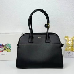 Женская кожаная сумка Prada 33х25х16 черная 2025