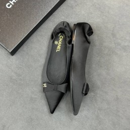 Женские атласные балетки Chanel Metiers d'art черные с бантом 2025
