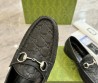 Мужские кожаные лоферы Gucci черные с логотипами 2025
