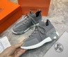 Мужские текстильные кроссовки Hermes серые с замшевыми элементами 2025