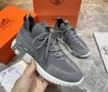 Мужские текстильные кроссовки Hermes серые с замшевыми элементами 2025