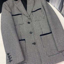 Женский жакет Saint Laurent черно-белый с бархатным воротником 2025
