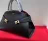 Женская кожаная сумка Salvatore Ferragamo черная 38х24 2025