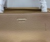 Женская кожаная сумка Salvatore Ferragamo бежевая 38х24 2025