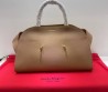 Женская кожаная сумка Salvatore Ferragamo бежевая 38х24 2025