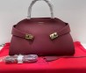 Женская кожаная сумка Salvatore Ferragamo бордовая 38х24 2025