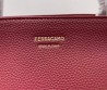 Женская кожаная сумка Salvatore Ferragamo бордовая 38х24 2025