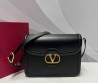 Женская кожаная сумка Valentino черная 24х18х7 2025