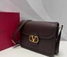 Женская кожаная сумка Valentino коричневая 24х18х7 2025
