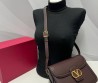Женская кожаная сумка Valentino коричневая 24х18х7 2025