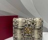 Женская кожаная сумка Valentino черно-белая под рептилию 24х18х7 2025
