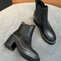 Женские кожаные ботинки Chanel черные каблук 8 см 2025