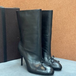 Женские кожаные ботильоны Alaia черные с бантиком каблук 9 см 2025