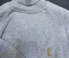 Женский кашемировый джемпер Saint Laurent серый с брошью 2025